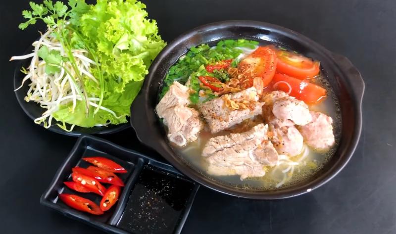 Nấu bún xương heo thơm ngon, đơn giản