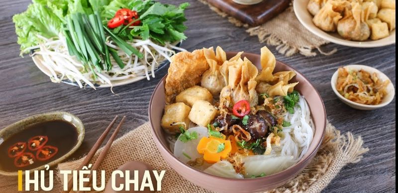 Nấu hủ tiếu chay thanh đạm, thơm ngon và lạ miệng
