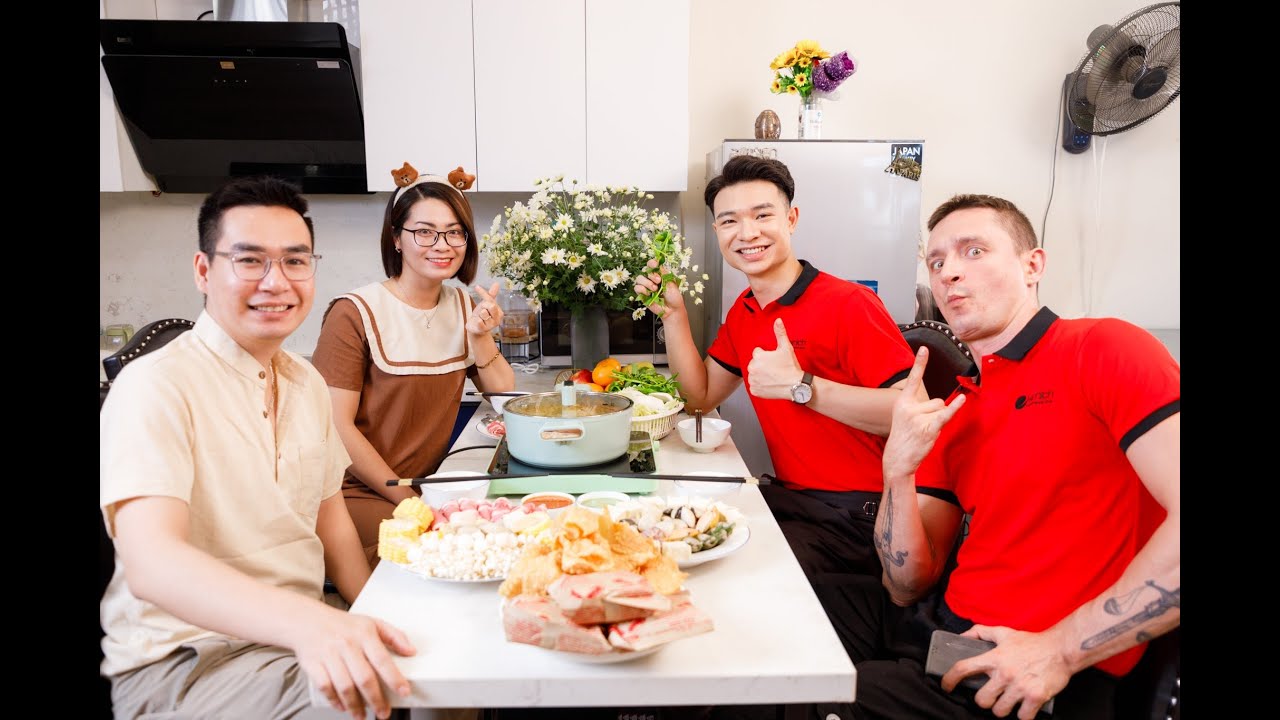 Cốc cốc, Elmich ghé nhà! - Tập 3 - TẤT NIÊN SUM VẦY