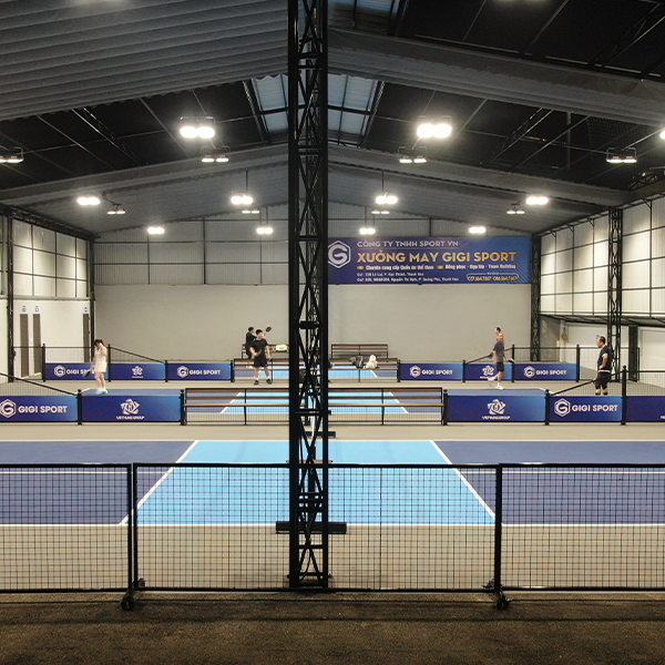 Sân bóng Việt Hùng