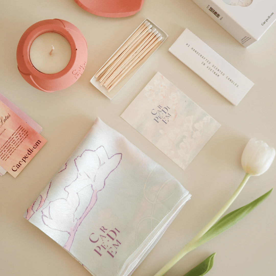 DIỆP HƯƠNG GIFT SET - Bộ quà tặng nến thơm hoa sen & khăn lụa Bandana