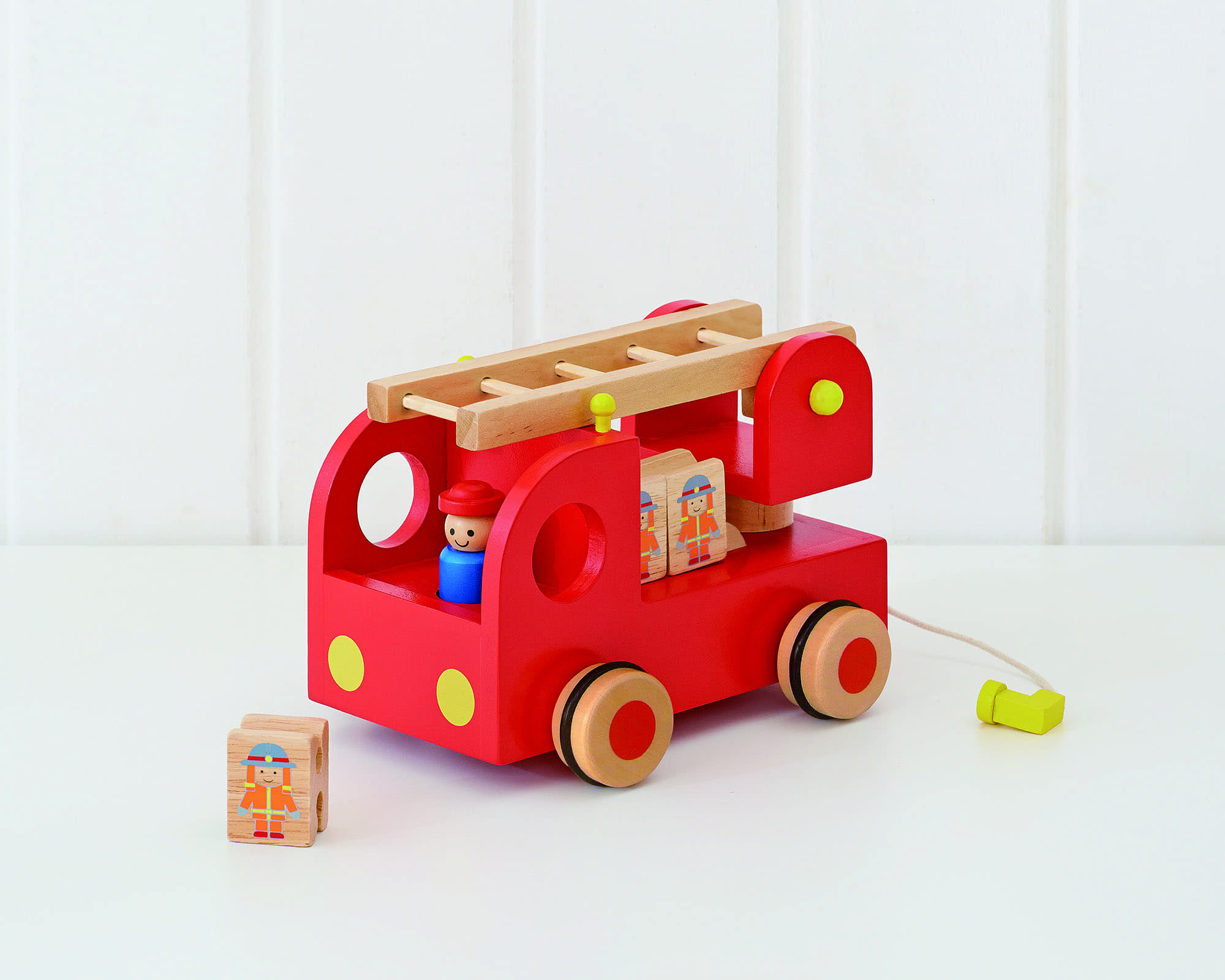 Cho thuê Xe cứu hỏa bằng gỗ