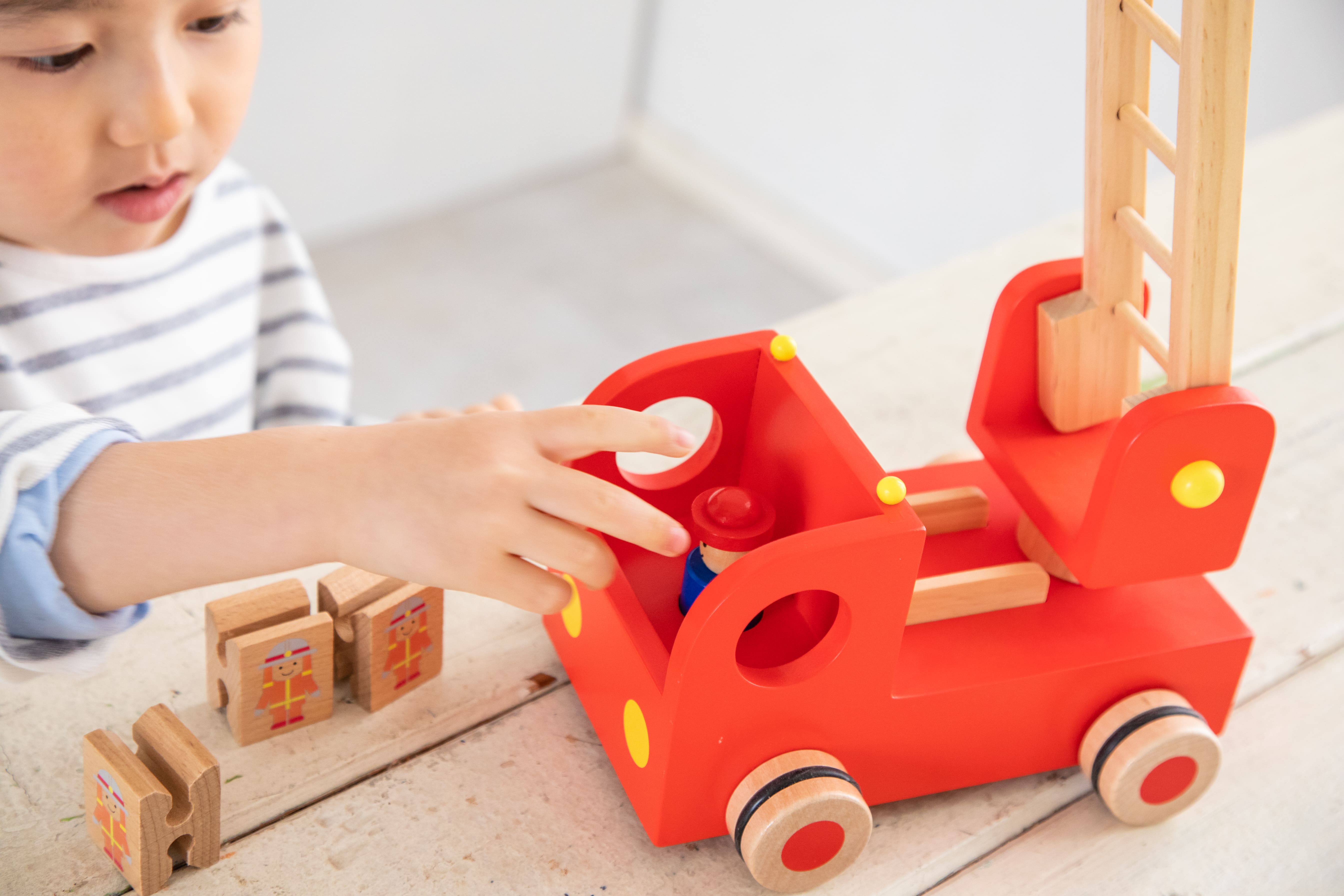 Cho thuê Xe cứu hỏa bằng gỗ