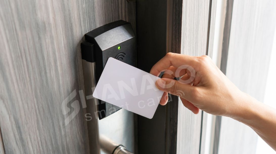 Thẻ từ tần số 13.56 mhz và 125 khz có gì khác nhau? Cách phân biệt thẻ từ khách sạn