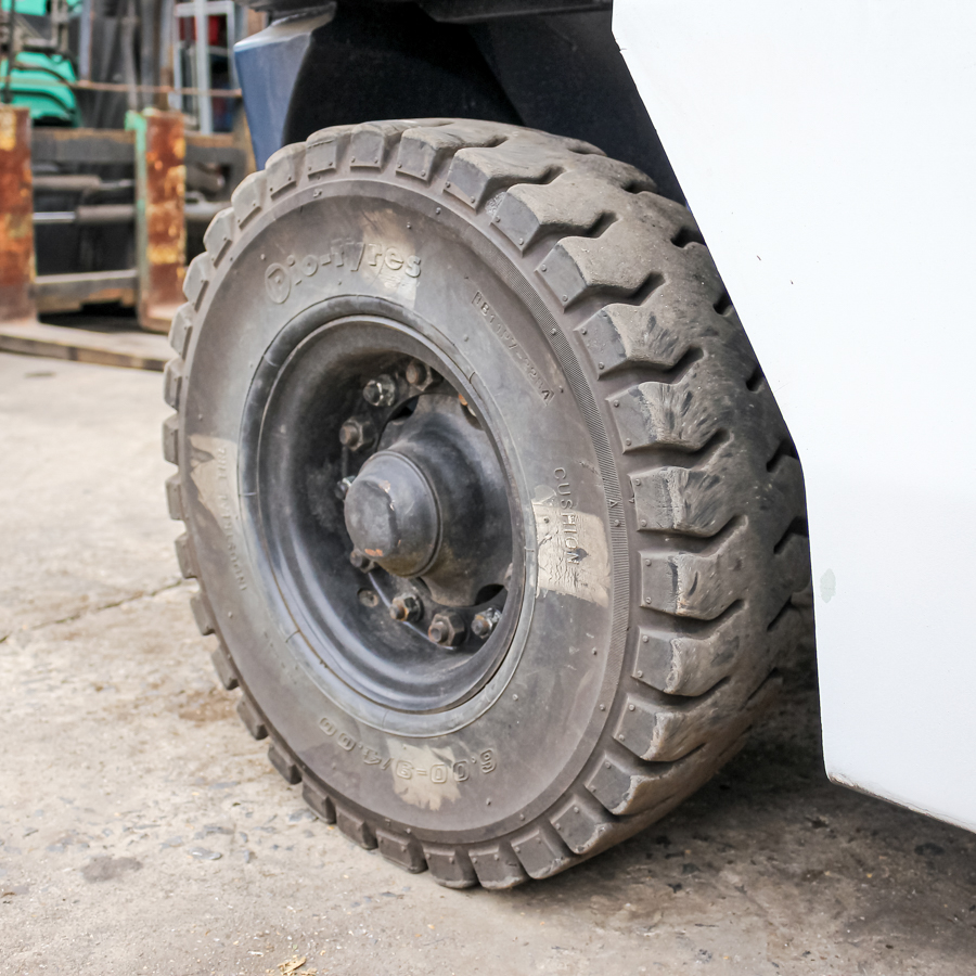 Xe nâng dầu Komatsu Nhật Bãi 2,5 Tấn FD25-11