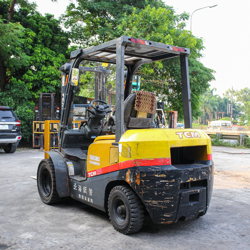 Xe nâng dầu TCM Nhật Bãi 2,5 Tấn FD25T3 đời 2008