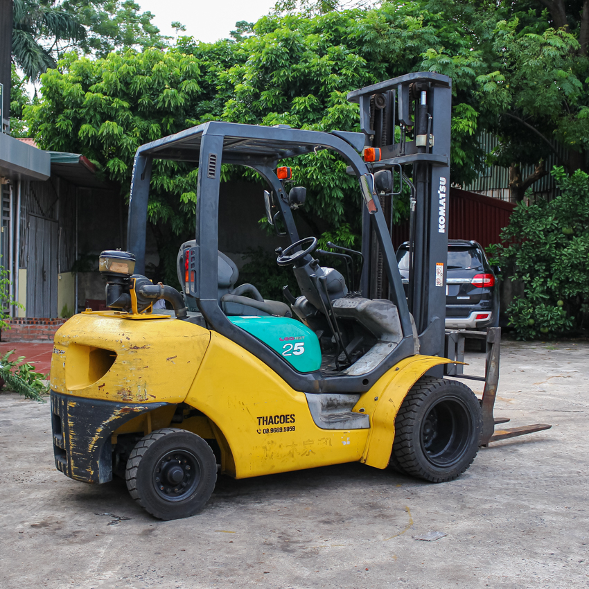 Xe nâng dầu Komatsu Nhật Bãi 2,5 Tấn FD25C-15