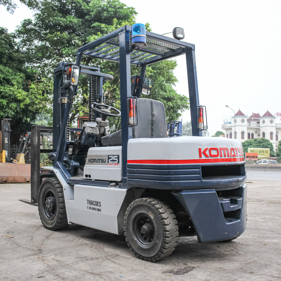 Xe nâng dầu Komatsu Nhật Bãi 2,5 Tấn FD25-11