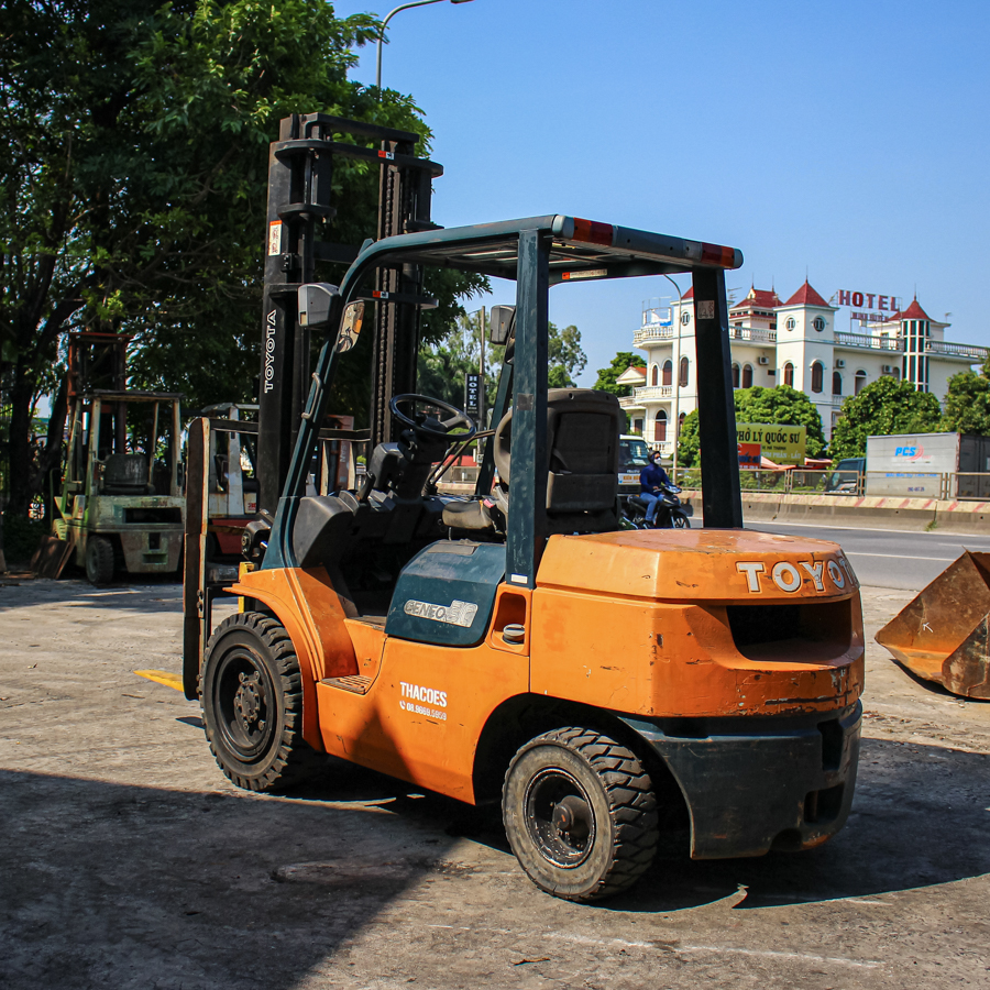 Xe nâng dầu Toyota Nhật Bãi 3 Tấn 7FD30 đời 2000