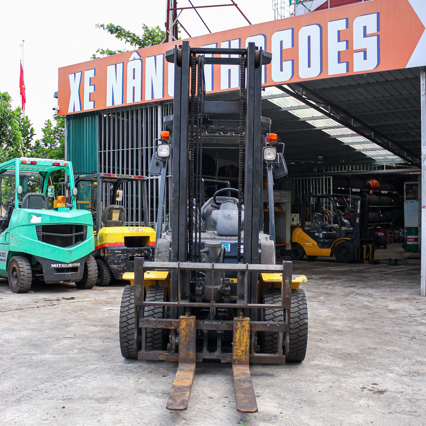 Xe nâng dầu Komatsu Nhật Bãi 2,5 Tấn FD25C-15