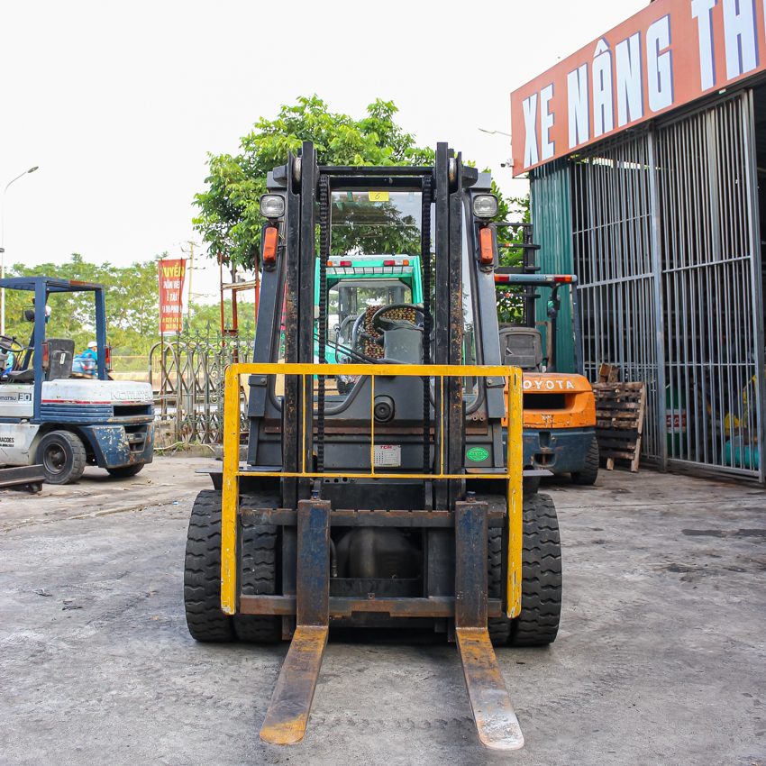 Xe nâng dầu TCM Nhật Bãi 2,5 Tấn FD25T3 đời 2008