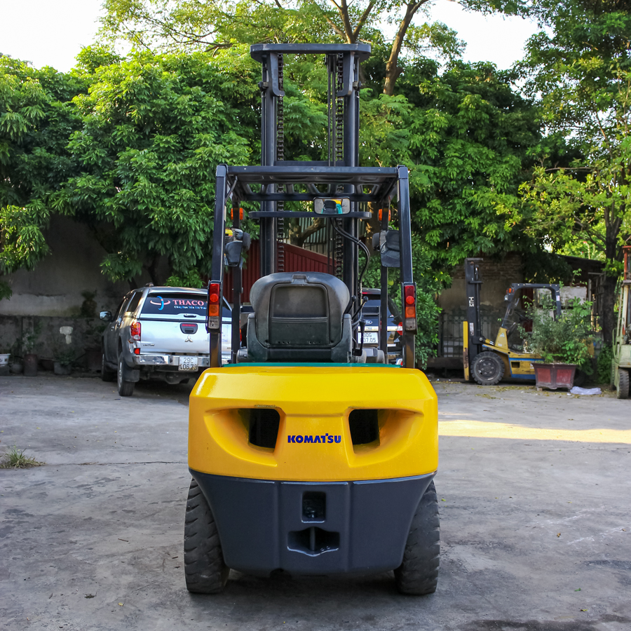 Xe nâng dầu Komatsu Nhật Bãi 3 Tấn FD30C-16 Gật gù lốp kép