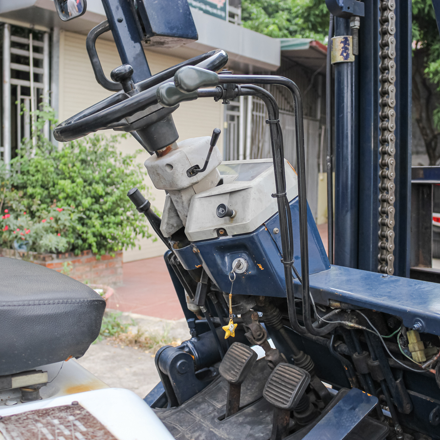 Xe nâng dầu Komatsu Nhật Bãi 2,5 Tấn FD25-11