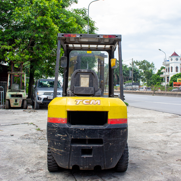 Xe nâng dầu TCM Nhật Bãi 2,5 Tấn FD25T3 đời 2008