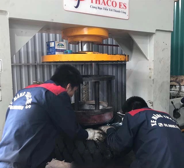 Lốp Bridgestone hơi 700-12 JL INDONESIA