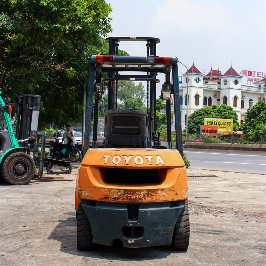 Xe nâng dầu Toyota Nhật Bãi 2.5 Tấn 7FD25