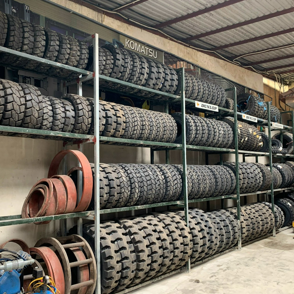 Lốp Bridgestone đặc 900-20 PL01 NHẬT BẢN
