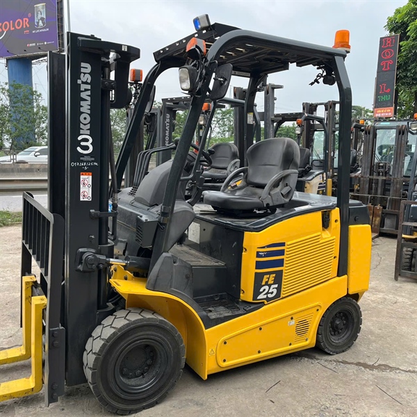 XE NÂNG CŨ KOMATSU 2.5T (Xe 2020. Bình khô 2020)