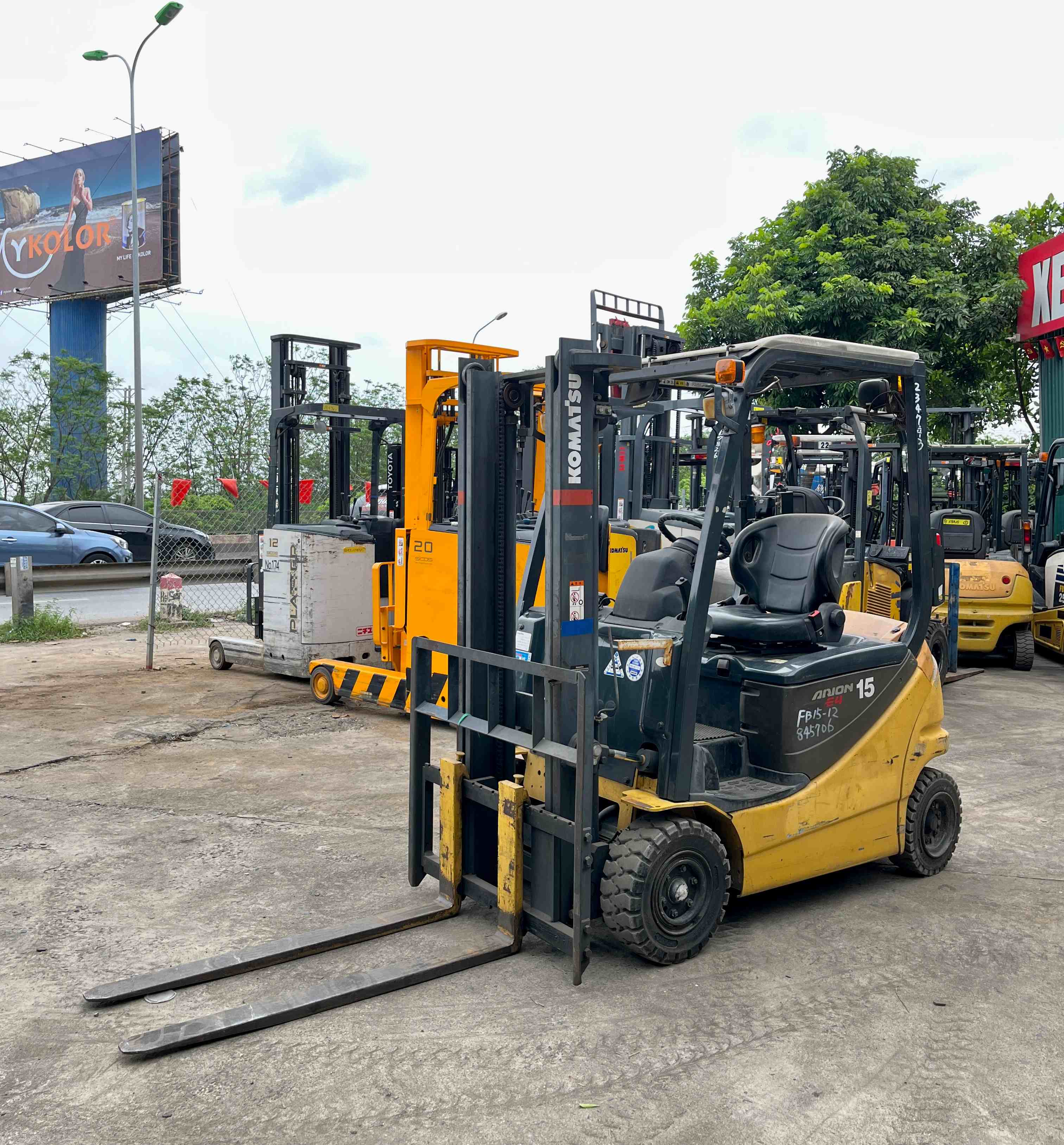 XE NÂNG ĐIỆN NGỒI LÁI KOMATSU 1,5 Tấn FB15-12 (2013)