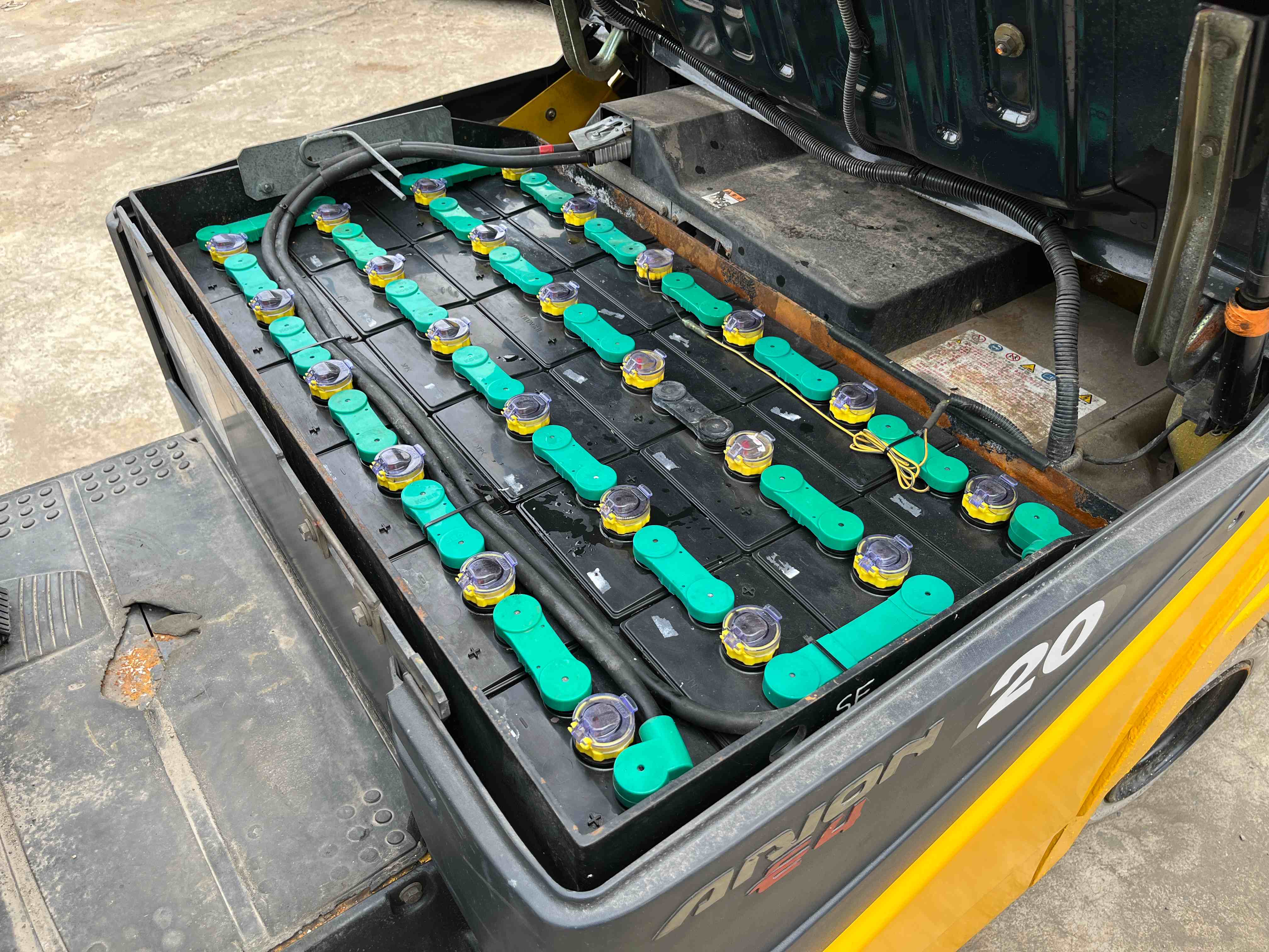 XE NÂNG ĐIỆN NGỒI LÁI KOMATSU 2 Tấn FB20-12A (2007)