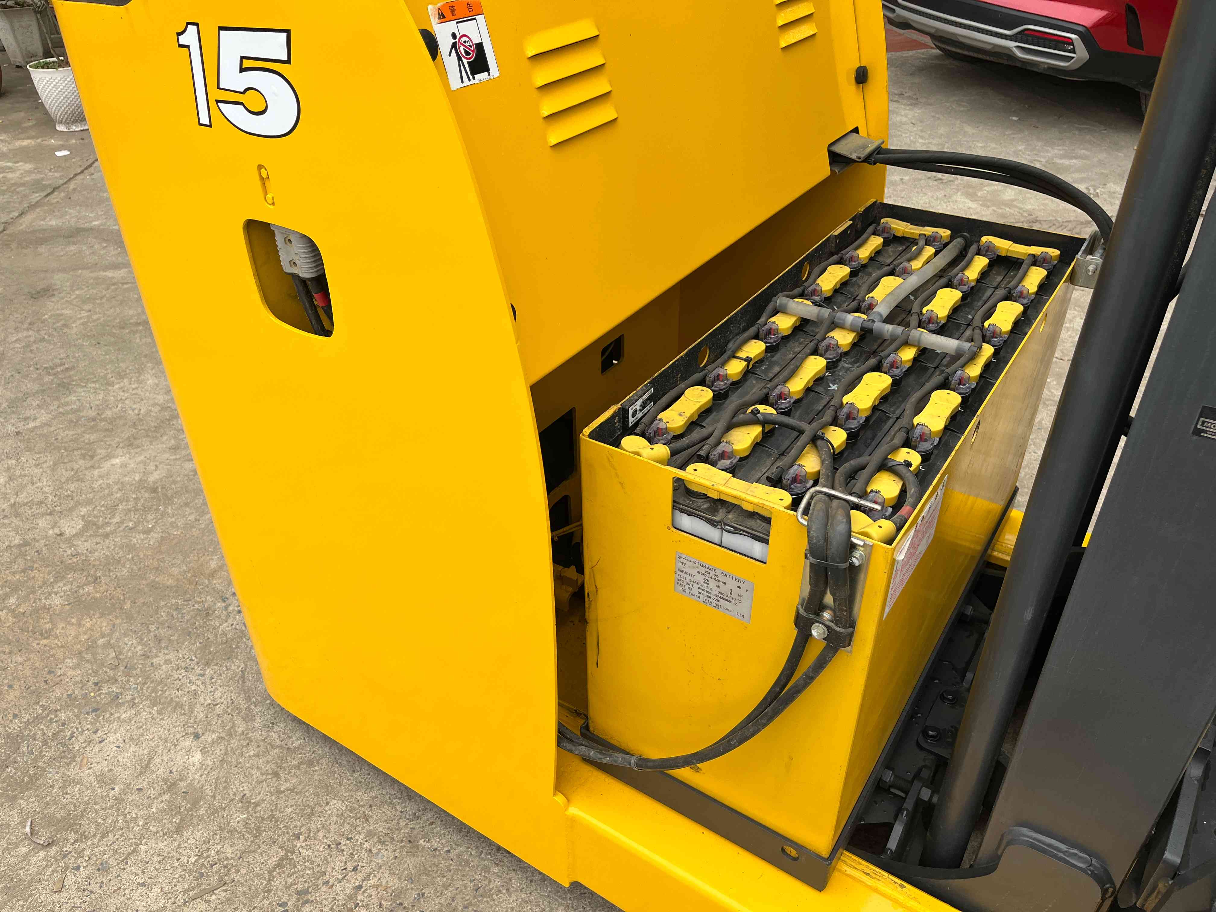 XE NÂNG ĐIỆN ĐỨNG LÁI KOMATSU 1,5 Tấn FB15RS-12 (2006)