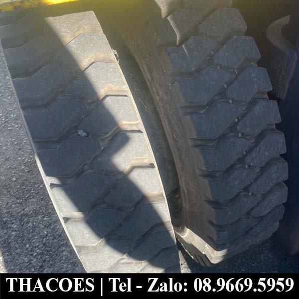 Xe nâng dầu Komatsu cũ FD25C-15 (Số sàn lốp kép)
