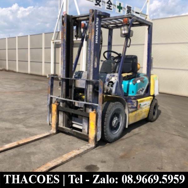 Xe nâng dầu Komatsu 2,5 tấn rẻ đẹp