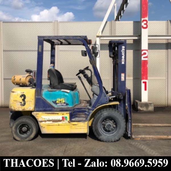 Xe nâng dầu Komatsu 2,5 tấn rẻ đẹp