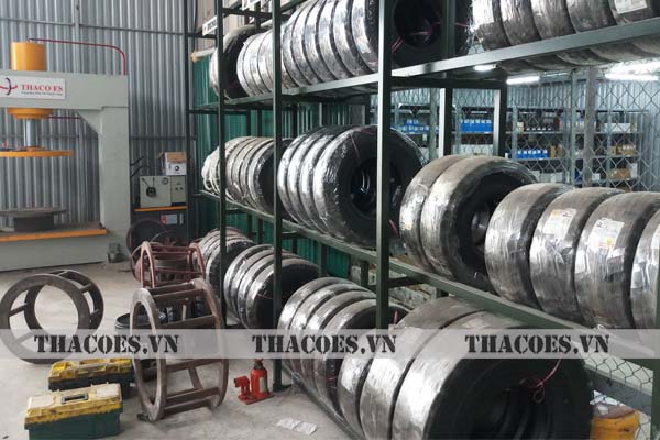 Bộ lốp hơi Bridgestone 825-15 JL Inđô (8.25-15)