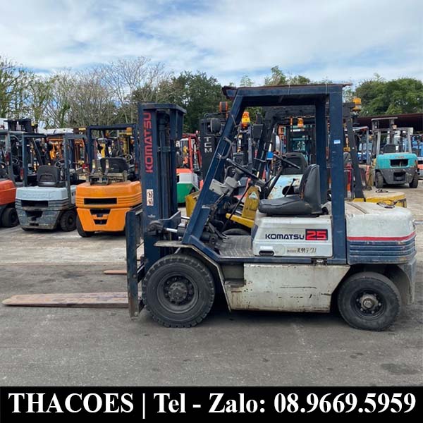 Xe nâng dầu Komatsu 2,5 tấn Nhật bãi rẻ