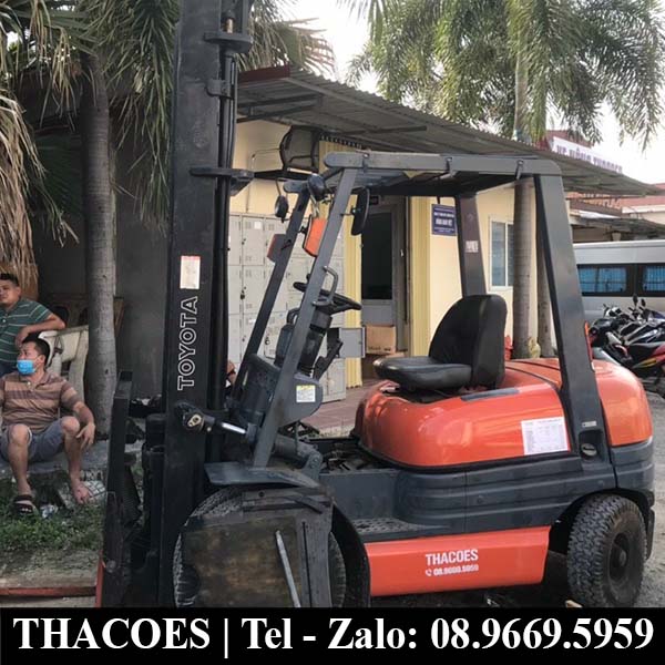 Xe nâng dầu Toyota 6FD25 2,5 Tấn gật gù