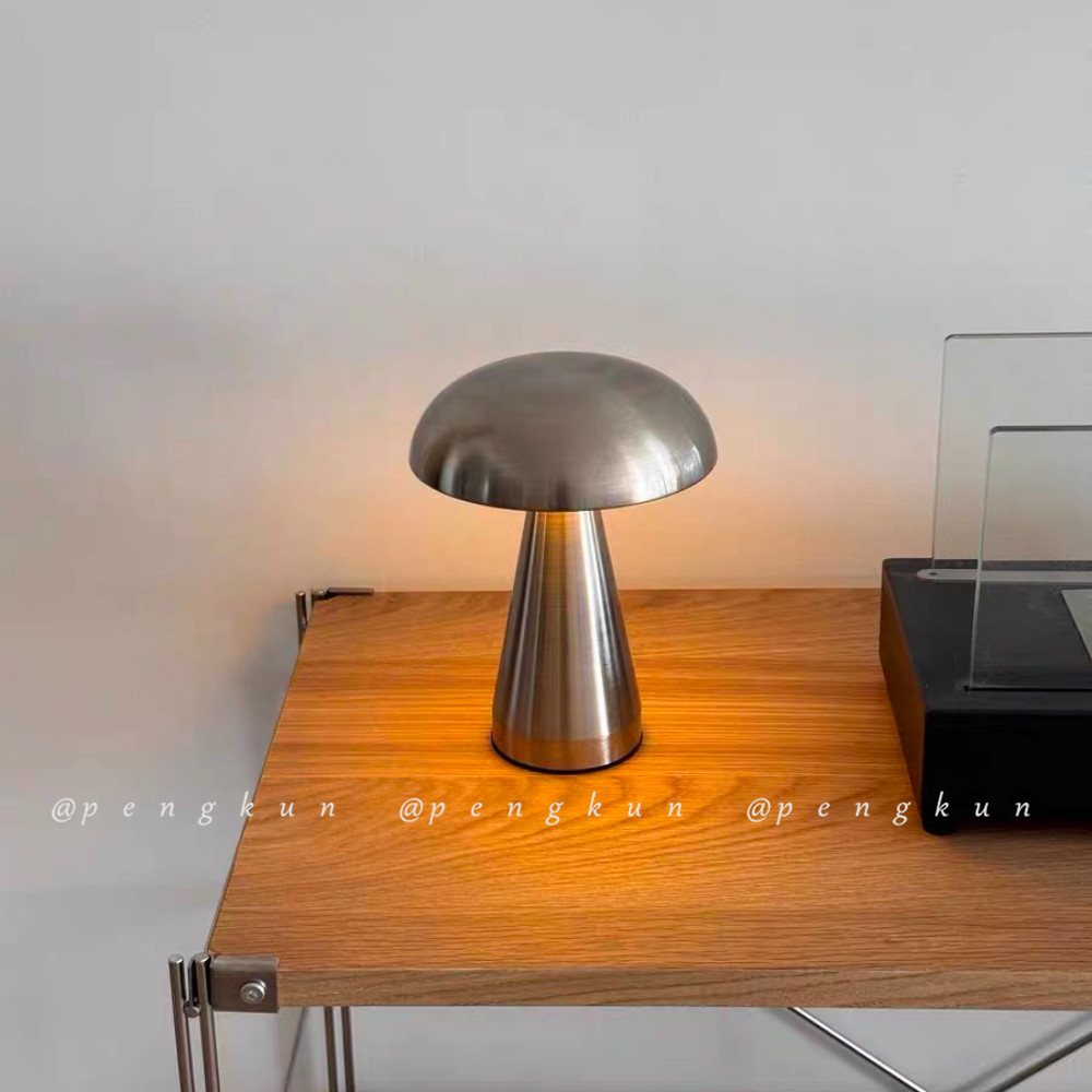 Thiết Kế Đan Mạch Đèn Bàn Hình Nấm Kim Loại