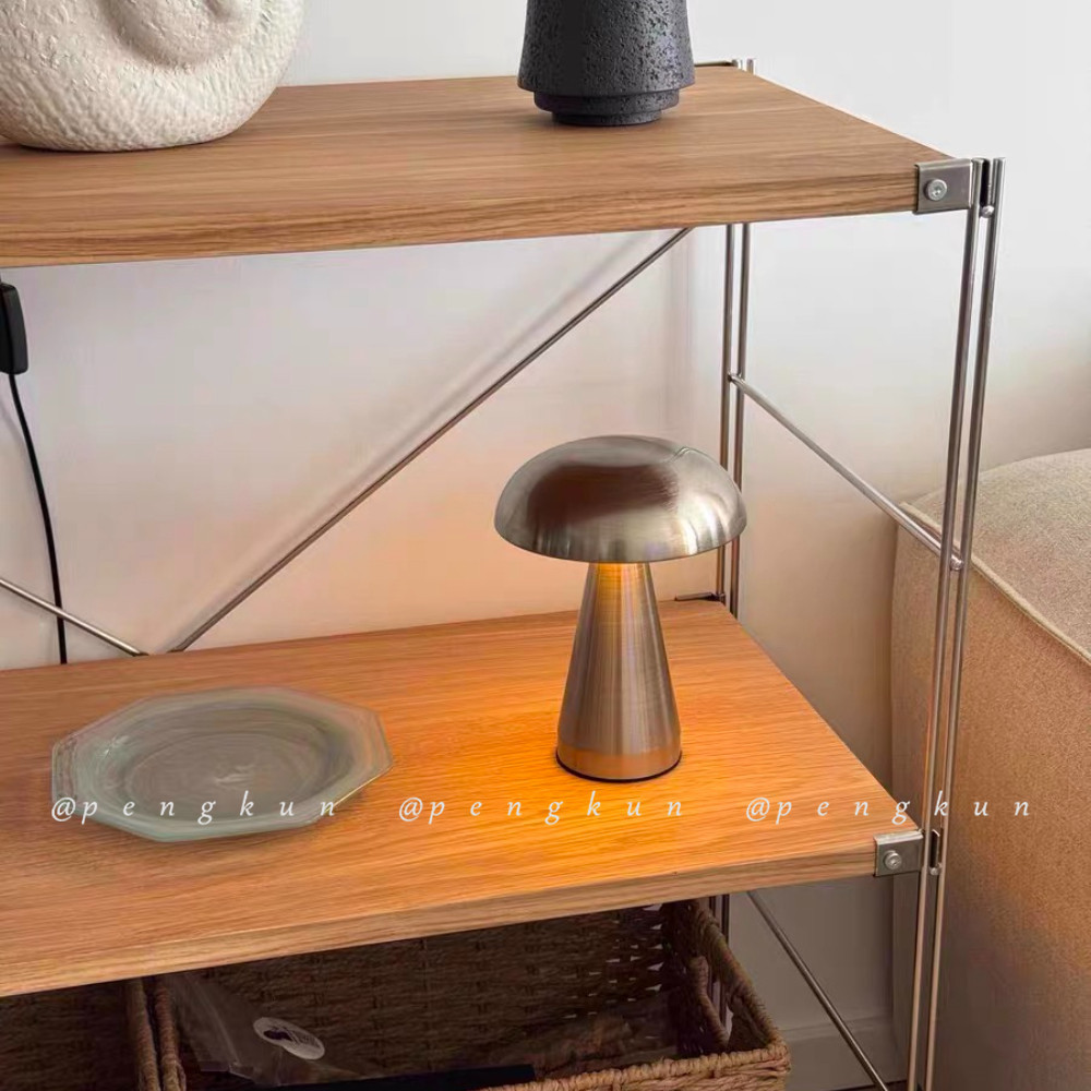 Thiết Kế Đan Mạch Đèn Bàn Hình Nấm Kim Loại