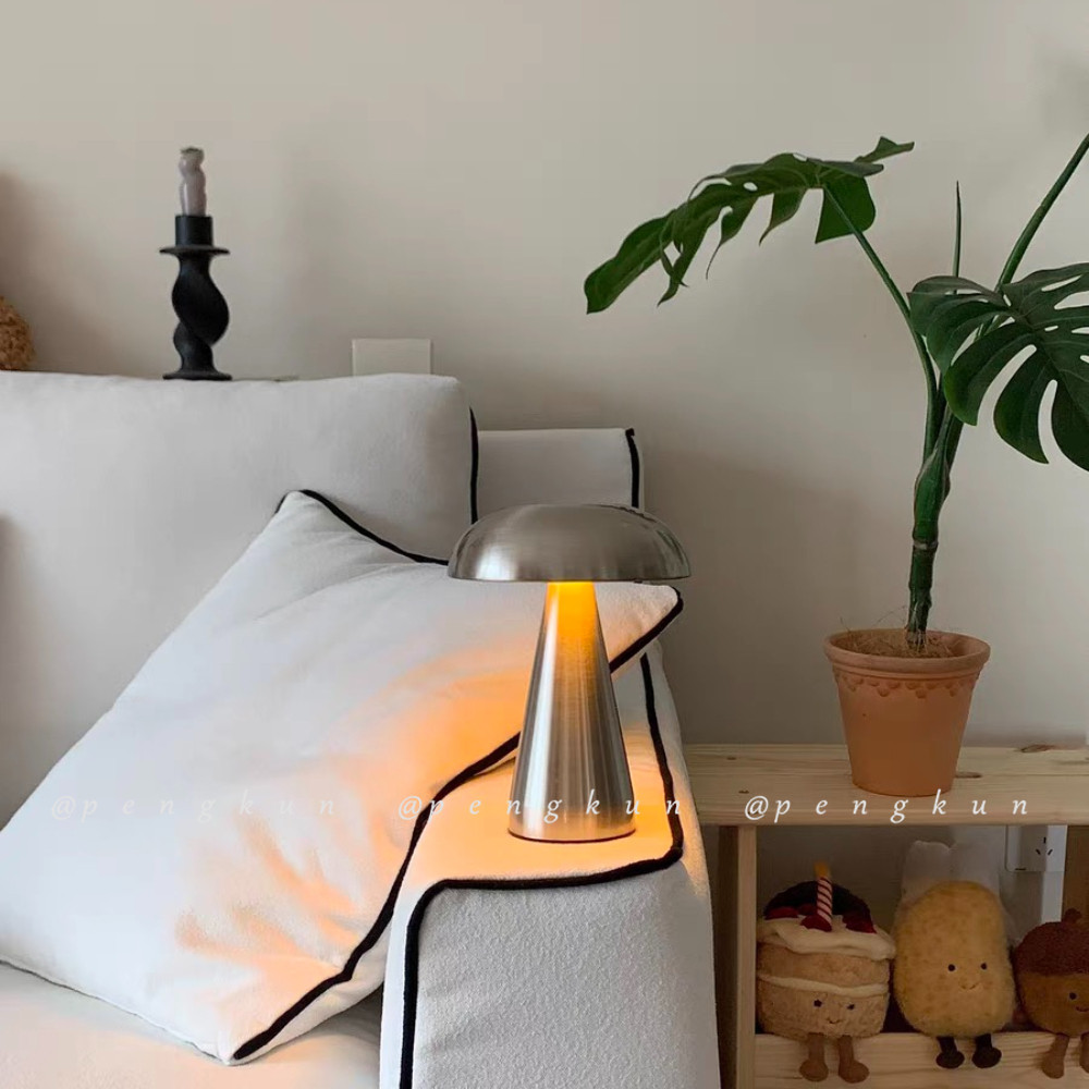 Thiết Kế Đan Mạch Đèn Bàn Hình Nấm Kim Loại