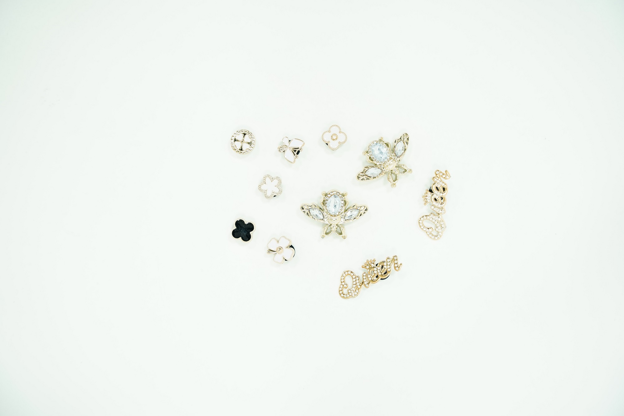 Phụ kiện Charm Sticker Trang Trí Gắn Giày/Dép Sục, Balo, Túi Dễ Dàng Tháo - Gắn Đa Dạng Mẫu Mã Phong Cách