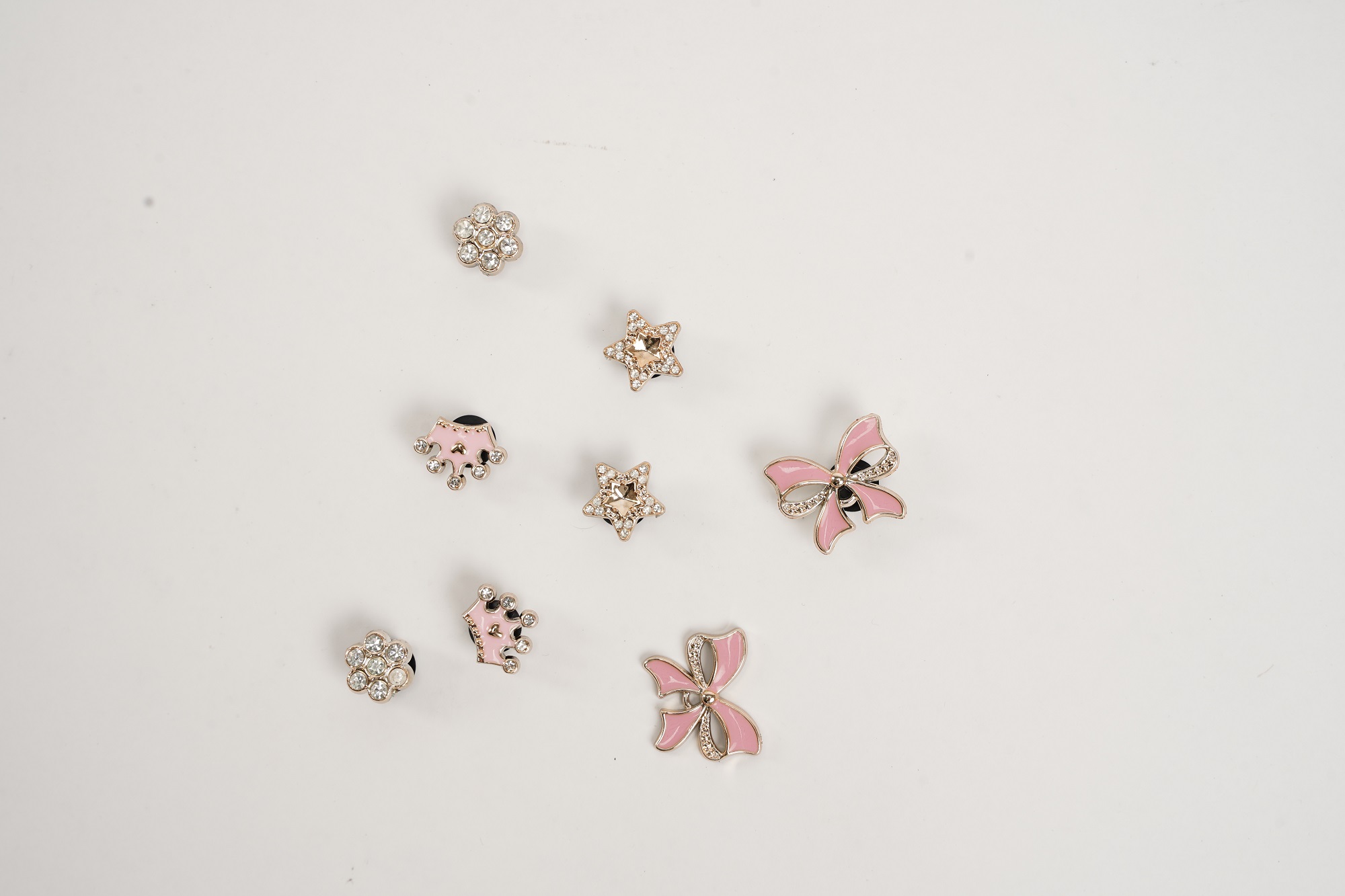 Phụ kiện Charm Sticker Trang Trí Gắn Giày/Dép Sục, Balo, Túi Dễ Dàng Tháo - Gắn Đa Dạng Mẫu Mã Phong Cách