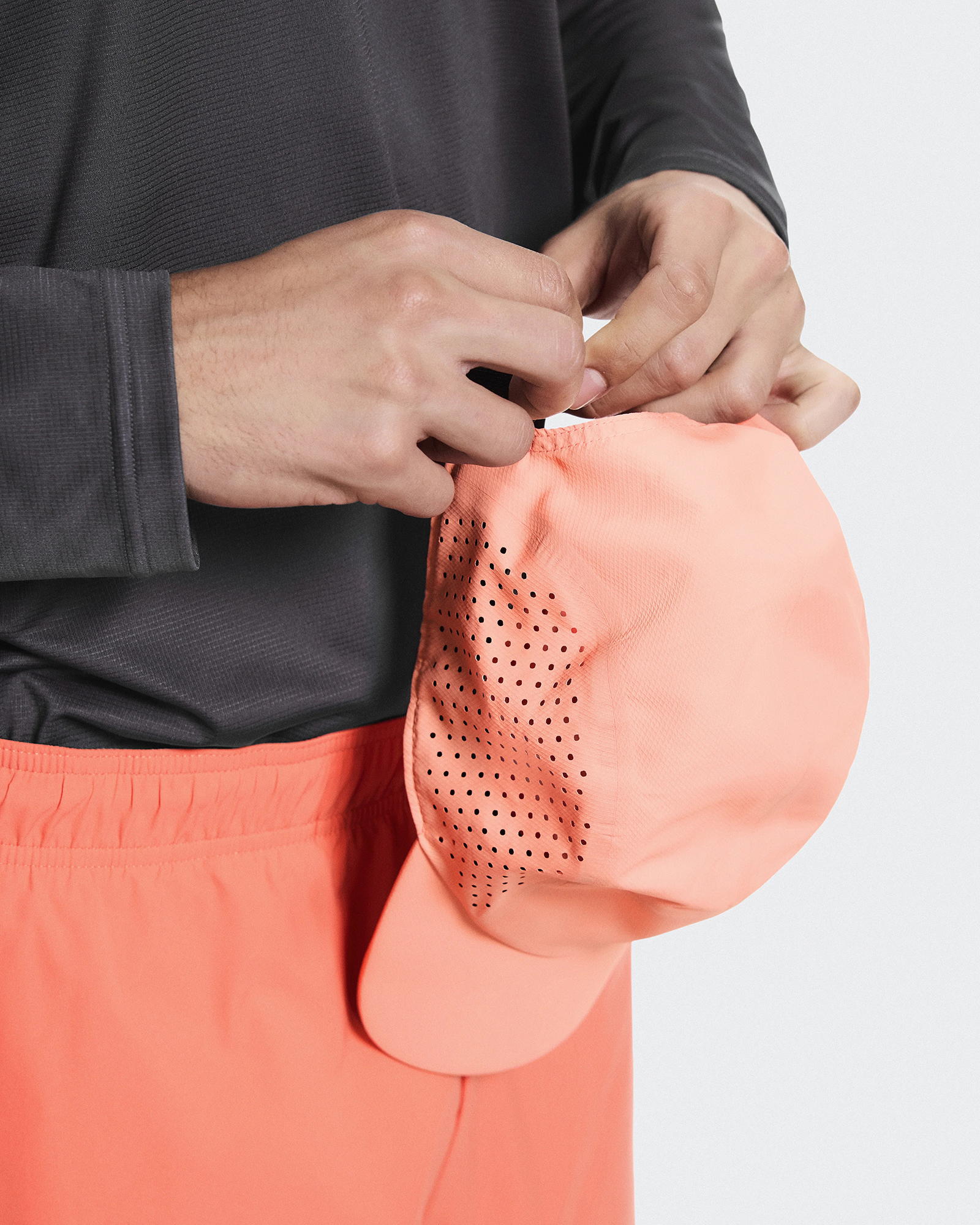 Mũ thể thao On Running Lightweight Cap Sunstone