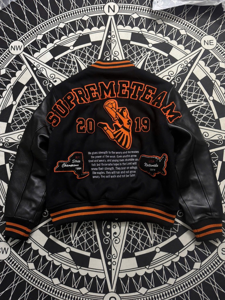 Varsity Supreme đen da bò
