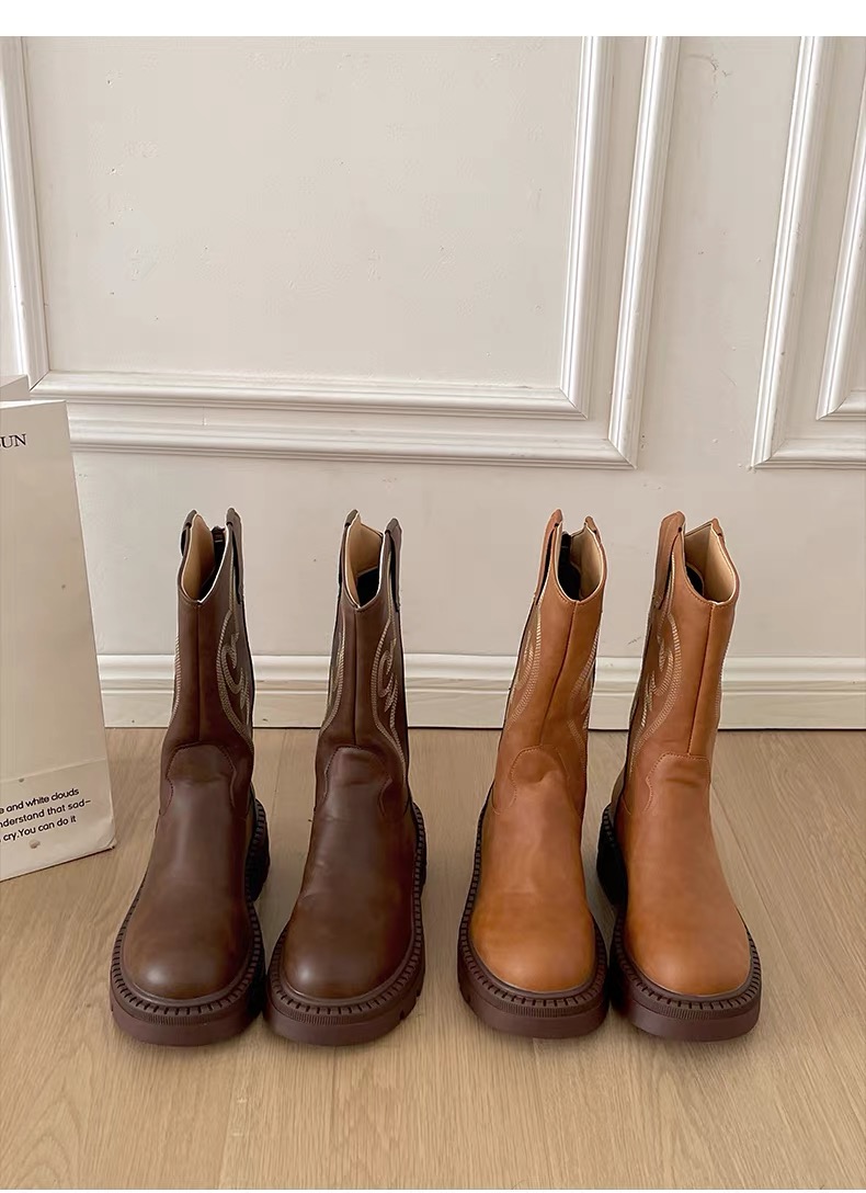 Giày boot cao cổ thêu họa tiết vintage đế bánh mì_B02