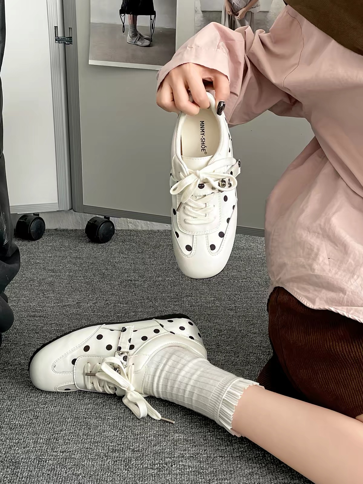 Giày sneaker mũi tròn chấm bi_S04