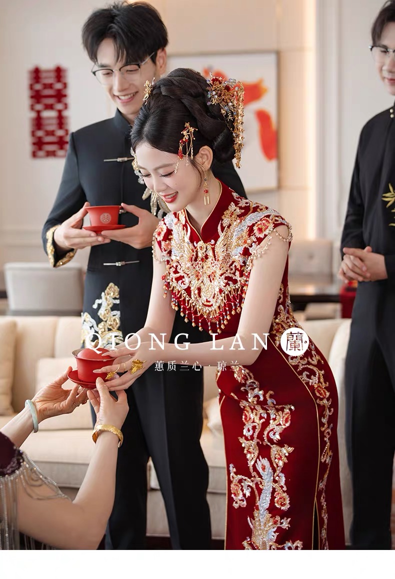 Sườn xám ôm dáng thêu hoa văn_I110