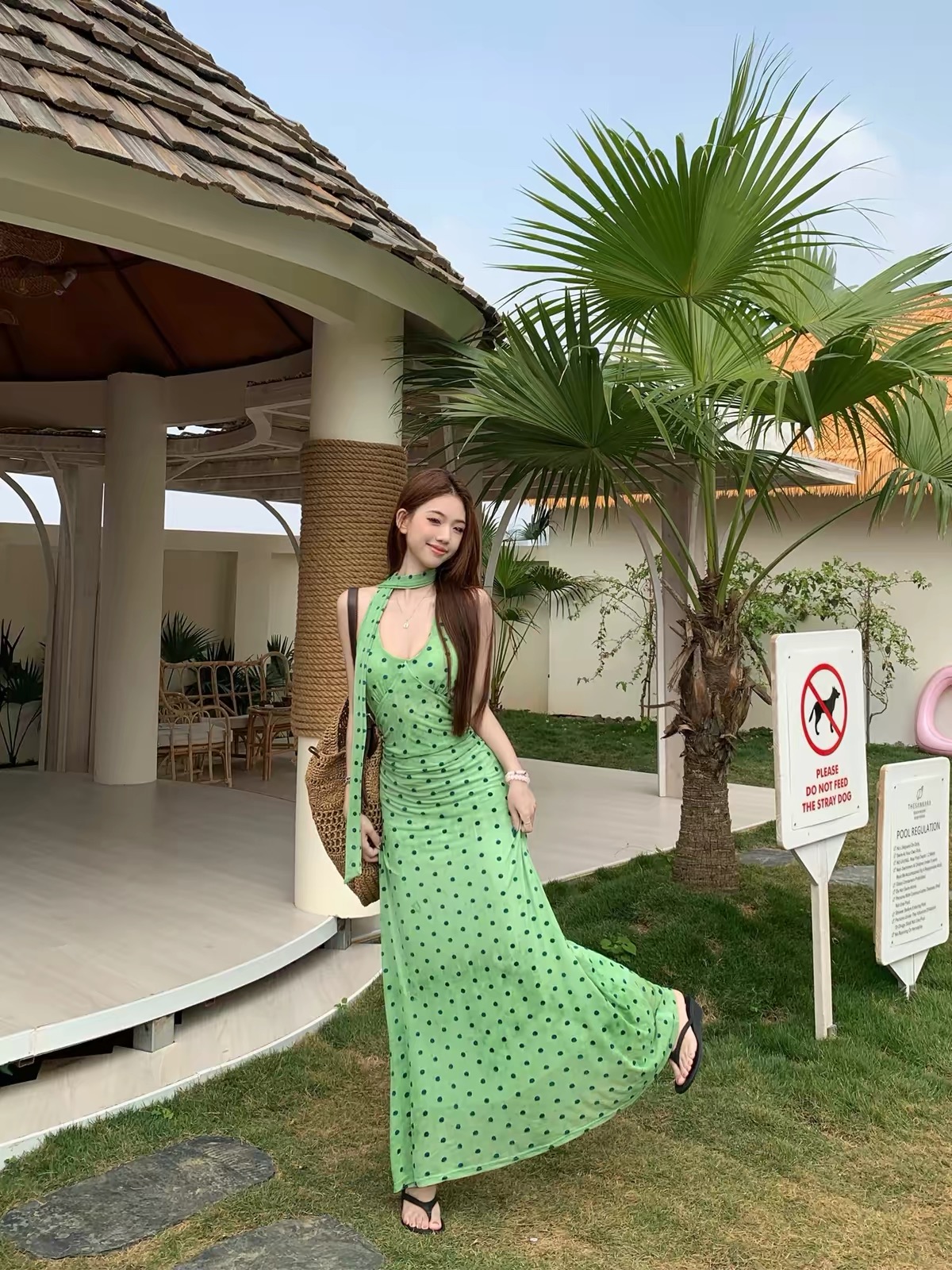 Váy chấm bi cổ yếm_Y74