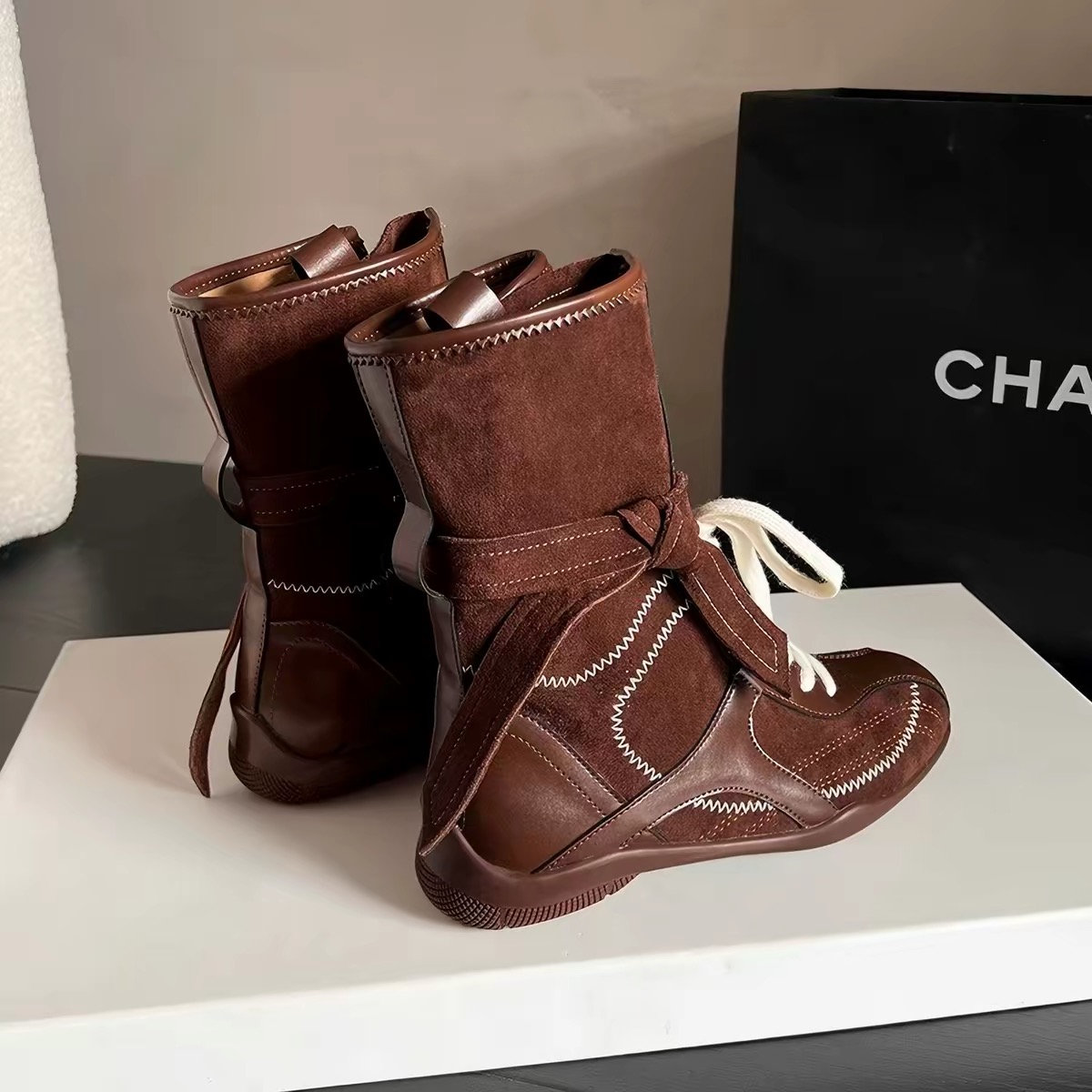 Giày boot cao cổ dây buộc phối khóa phong cách retro cổ điển_B01