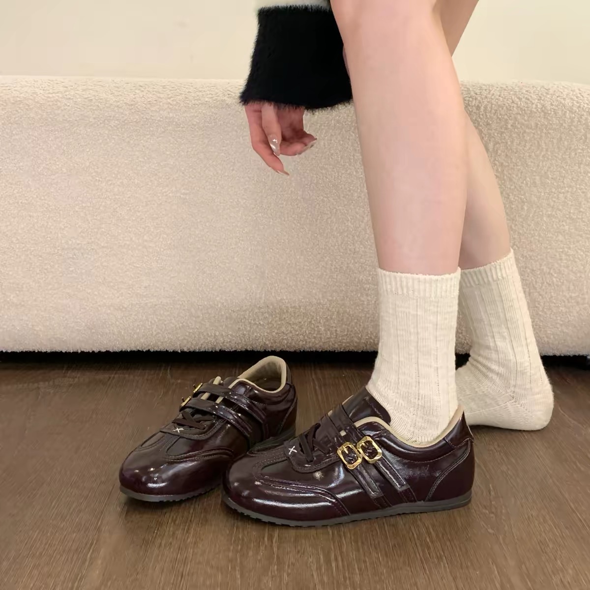 Giày sneaker nữ phối khóa kim loại phong cách vintage thanh lịch_S12