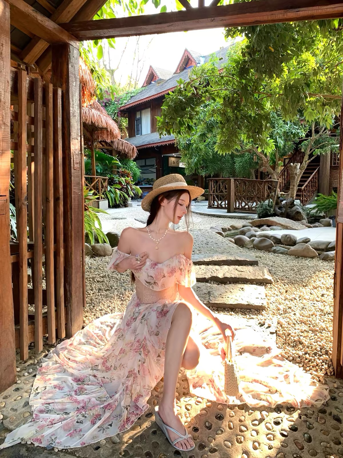 Váy hoa cổ trễ vai phối tà xẻ_Y120