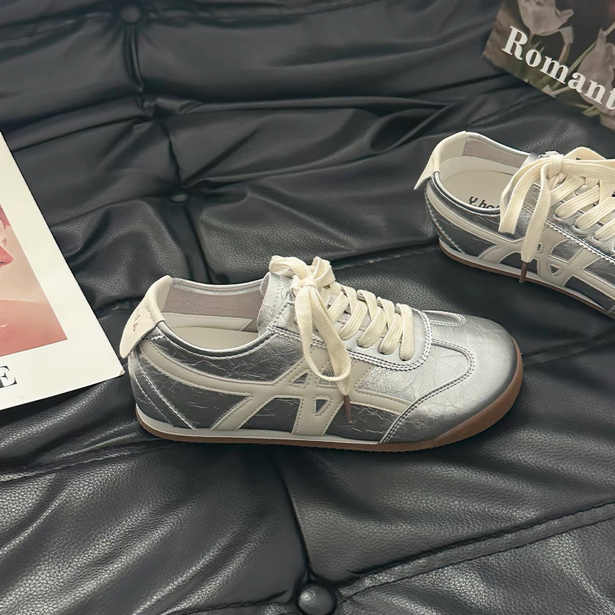 Giày sneaker dáng cổ điển phối sọc_S08