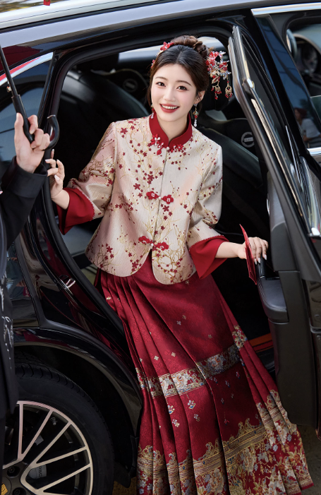 Áo khoác gấm hoa chân váy dài đỏ_I77