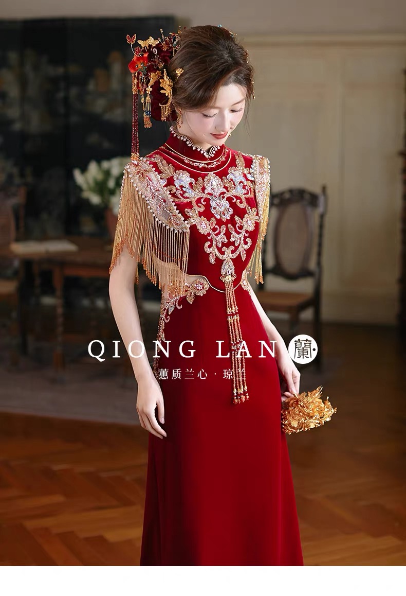 Sườn xám thêu hoa tua rua_I111
