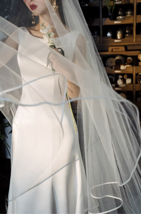 Váy cưới suông satin cổ thuyền lưng đổ ren thanh lịch_I13