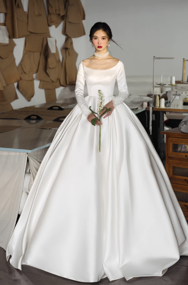 Váy cưới công chúa satin cổ thuyền dáng phồng tay ren_I14